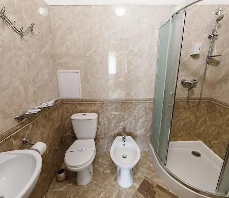 מלון Luxury лакшери *